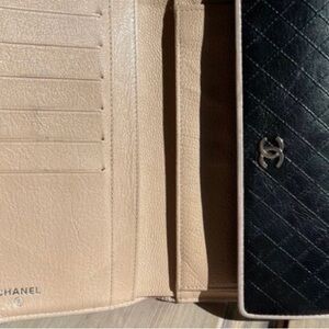Preowned Authentic Chanel 19 Black Lambskin Cardholder